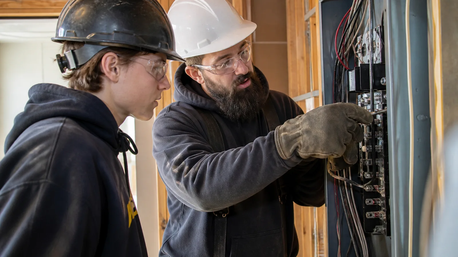 How to Become a Licensed Electrician in Alberta: Apprenticeship Pathway